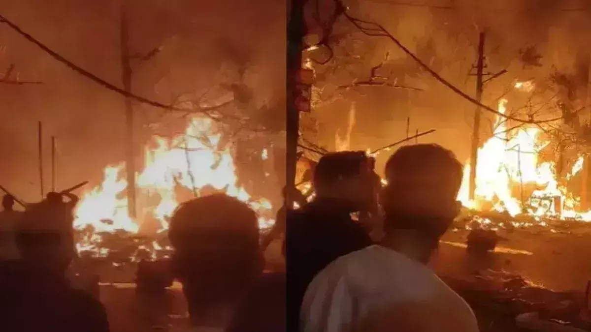 Moradabad: खरीद केंद्र में लगी आग, सैकड़ों क्विंटल गेहूं खाक Moradabad: खरीद केंद्र में लगी आग, सैकड़ों क्विंटल गेहूं खाक