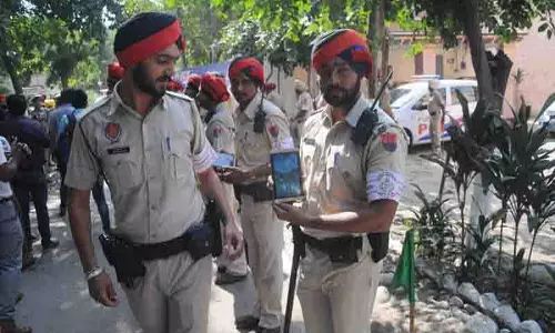 गैंगस्टर हैप्पी पासिया ने Gurdaspur में पुलिस स्टेशन पर रॉकेट लॉन्चर हमले की जिम्मेदारी ली गैंगस्टर हैप्पी पासिया ने Gurdaspur में पुलिस स्टेशन पर रॉकेट लॉन्चर हमले की जिम्मेदारी ली