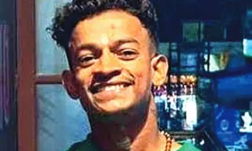 Kerala  के युवक ने साहसी बचाव अभियान चलाकर बुजुर्ग व्यक्ति को रेल की पटरी से बचाया