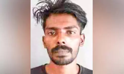 Kerala: अवैध ड्रग्स के साथ युवक गिरफ्तार Kerala: अवैध ड्रग्स के साथ युवक गिरफ्तार