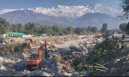 अंधाधुंध खनन के कारण Manjhi Khad पर पारिस्थितिकीय खतरा अंधाधुंध खनन के कारण Manjhi Khad पर पारिस्थितिकीय खतरा