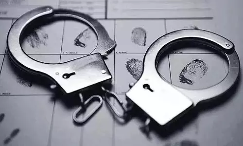 Bengaluru में 16 वर्षीय लड़की से बलात्कार के आरोप में बैडमिंटन कोच गिरफ्तार Bengaluru में 16 वर्षीय लड़की से बलात्कार के आरोप में बैडमिंटन कोच गिरफ्तार