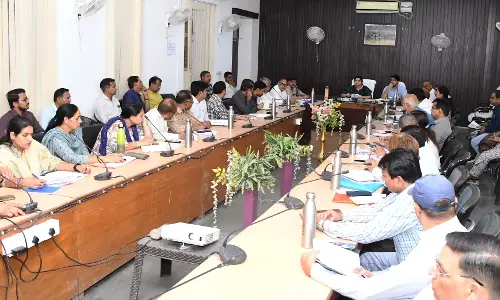 Madhopur: जिला कलेक्टर आवश्यक सेवाओं की साप्ताहिक समीक्षा बैठक आयोजित Madhopur: जिला कलेक्टर आवश्यक सेवाओं की साप्ताहिक समीक्षा बैठक आयोजित