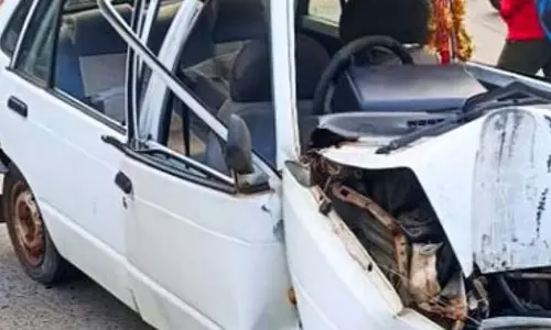 Mandrem के पास कार दुर्घटना में पांच लोग घायल, एक की हालत गंभीर Mandrem के पास कार दुर्घटना में पांच लोग घायल, एक की हालत गंभीर