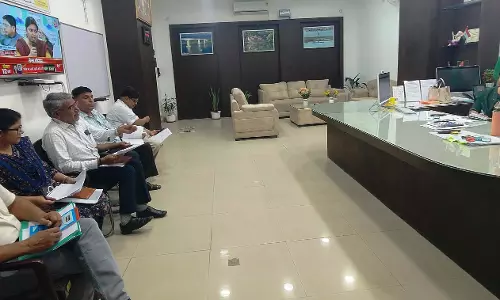 Madhopur: जिला कलेक्टर ने ली राजस्व अधिकारियों की बैठक Madhopur: जिला कलेक्टर ने ली राजस्व अधिकारियों की बैठक