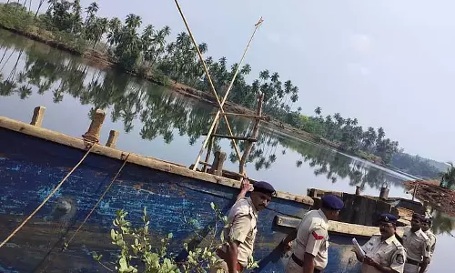 GOA: तिराकोल तटीय पुलिस ने पेरनेम में रेत निकालने वाले उपकरण जब्त किए