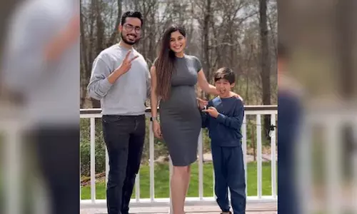 नव्या अभिनेत्री सौम्या सेठ ने दूसरे पति विक्रांत मैसी के साथ गर्भावस्था की घोषणा की नव्या अभिनेत्री सौम्या सेठ ने दूसरे पति विक्रांत मैसी के साथ गर्भावस्था की घोषणा की