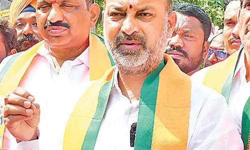Telangana: भाजपा जिला कार्यालय में पार्टी का झंडा फहराया