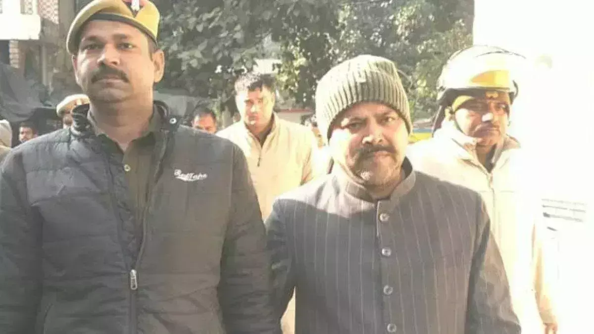 Muzaffarnagar: शाहनवाज राणा केस: जेल वार्डन निलंबित, चार बंदीरक्षक दंडित Muzaffarnagar: शाहनवाज राणा केस: जेल वार्डन निलंबित, चार बंदीरक्षक दंडित