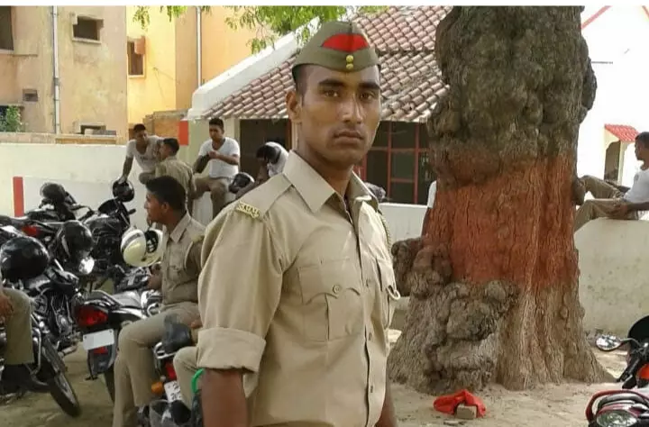 Muzaffarnagar: रेलवे लाइन पर मिला सिपाही का शव, पुलिस महकमे में सनसनी Muzaffarnagar: रेलवे लाइन पर मिला सिपाही का शव, पुलिस महकमे में सनसनी