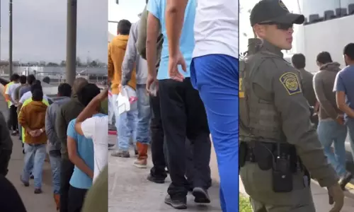 व्हाइट हाउस के निर्वासन पॉप सॉन्ग ना ना हे हे से लोगों में आक्रोश, VIDEO व्हाइट हाउस के निर्वासन पॉप सॉन्ग ना ना हे हे से लोगों में आक्रोश, VIDEO