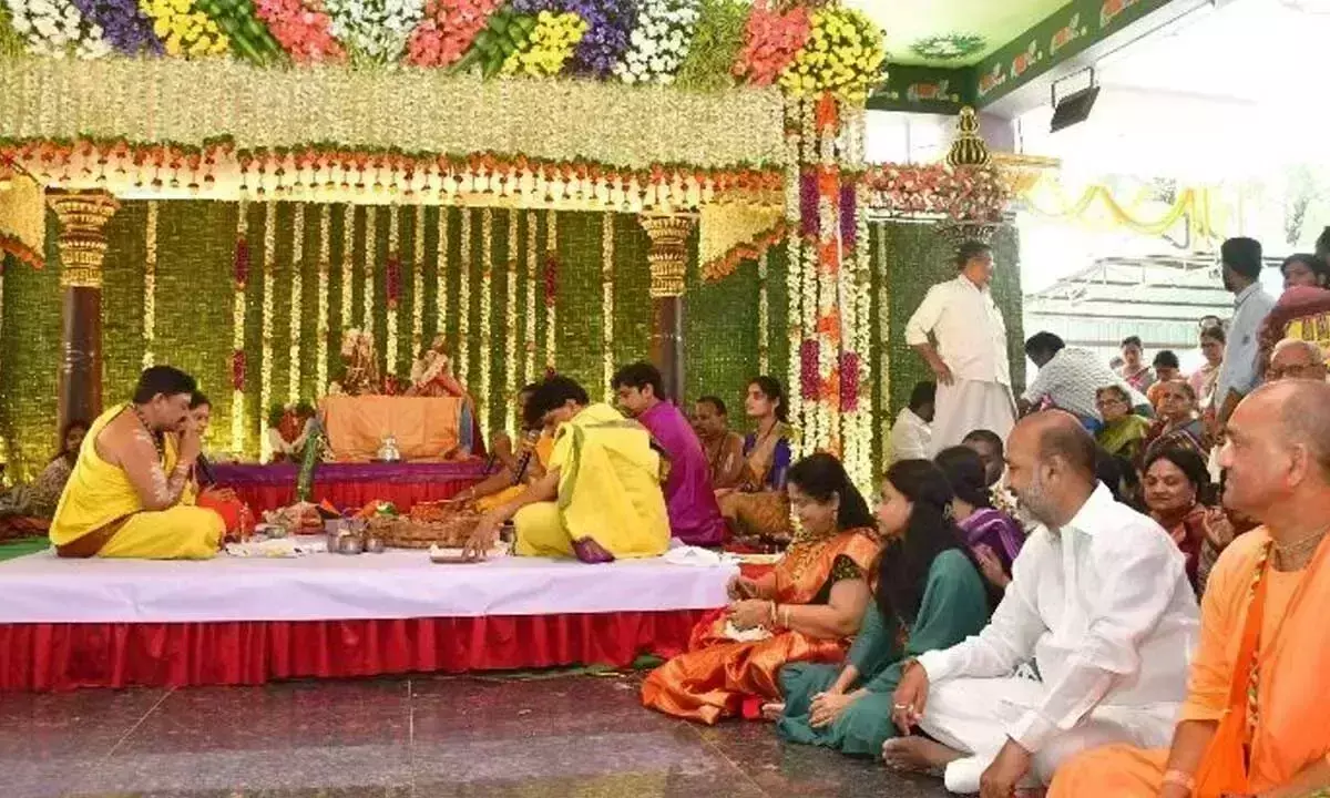 Telangana: 50,000 श्रद्धालु भगवान राम के दिव्य विवाह के साक्षी बने Telangana: 50,000 श्रद्धालु भगवान राम के दिव्य विवाह के साक्षी बने