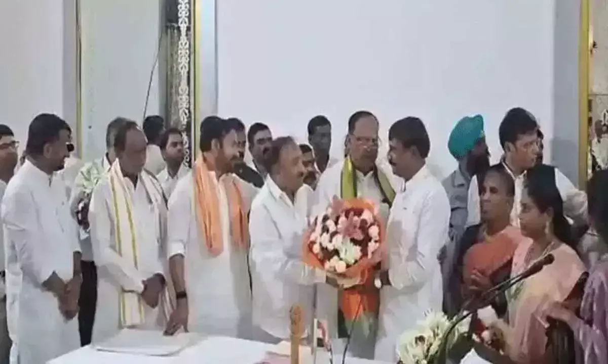 Telangana: तेलंगाना विधान परिषद में नए एमएलसी ने शपथ ली