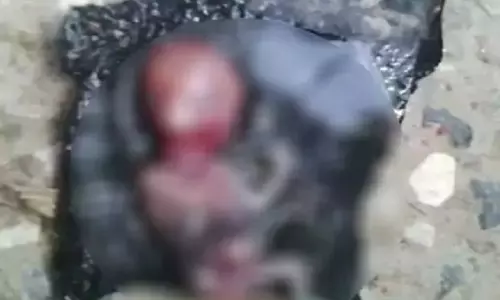 Meerut: नाले के किनारे मिला पांच माह का भ्रूण, जांच में जुटी पुलिस Meerut: नाले के किनारे मिला पांच माह का भ्रूण, जांच में जुटी पुलिस