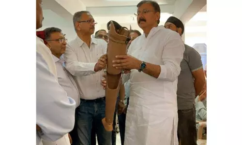 Arvind ने काली जननी में निःशुल्क कृत्रिम अंग एवं चिकित्सा शिविर का उद्घाटन किया Arvind ने काली जननी में निःशुल्क कृत्रिम अंग एवं चिकित्सा शिविर का उद्घाटन किया