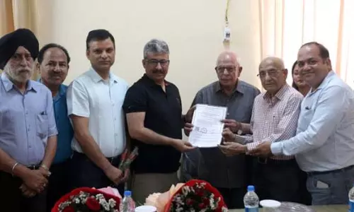 निदेशक उद्योग ने महाजन सभा को RC सौंपी निदेशक उद्योग ने महाजन सभा को RC सौंपी