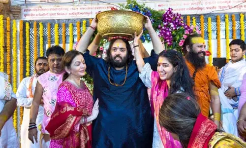 Jammu: अनंत अंबानी ने द्वारकाधीश मंदिर तक 170 किलोमीटर की पदयात्रा पूरी की