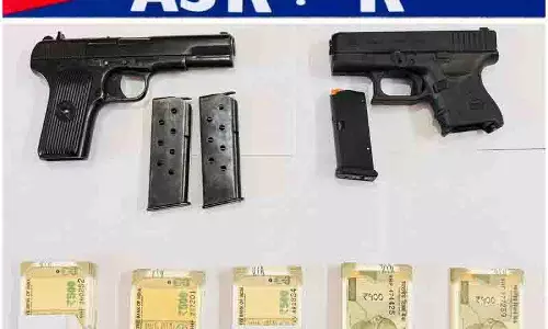 Amritsar: सीमा पार से हथियार तस्करी करने वाले चार लोगों को पिस्तौल के साथ गिरफ्तार