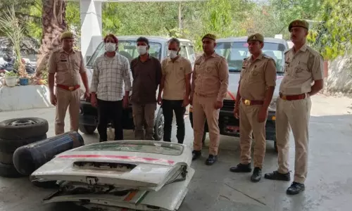 Noida Police ने वाहन चोरी कर स्क्रैप में बेचने वाले तीन अपराधियों को दबोचा