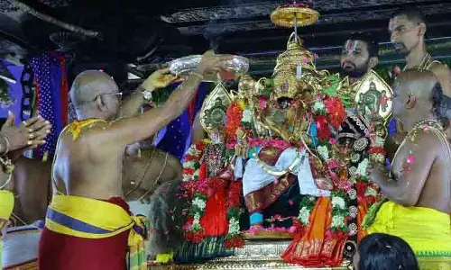 Bhadradri में भगवान राम के पट्टाभिषेक का शानदार उत्सव Bhadradri में भगवान राम के पट्टाभिषेक का शानदार उत्सव