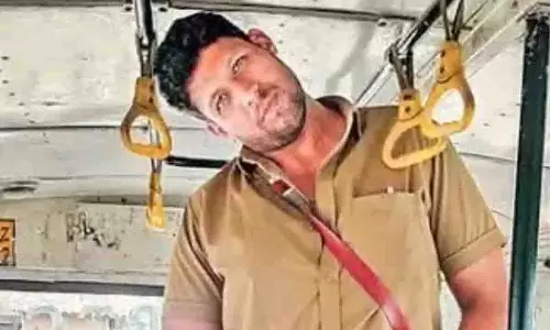 तेलंगाना ने 7 फीट लंबे RTC कंडक्टर के संघर्ष पर कार्रवाई की
