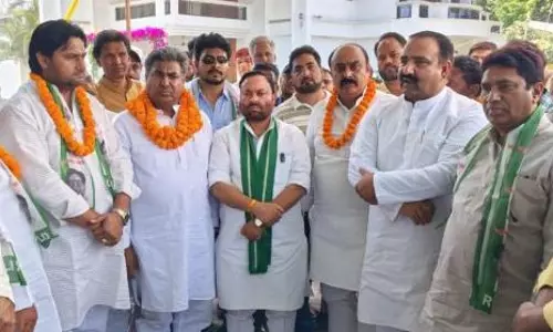 Muzaffarnagar: सैकड़ों लोगों ने किया सपा से किनारा, रालोद में जताया भरोसा Muzaffarnagar: सैकड़ों लोगों ने किया सपा से किनारा, रालोद में जताया भरोसा