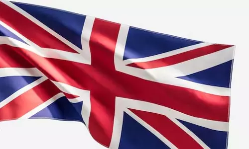 UK ने EV वाहन नियमों में ढील दी, टैरिफ के असर को कम करने की कोशिश