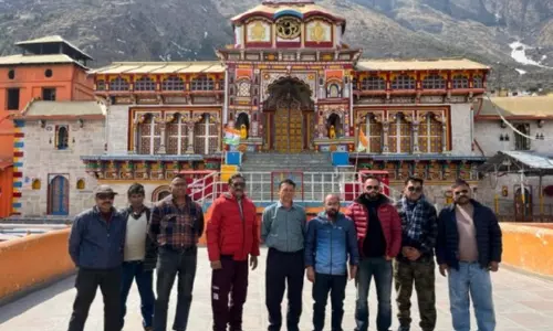 चारधाम यात्रा की तैयारियां शुरू करने के लिए BKTC की अग्रिम टीम बद्रीनाथ पहुंची चारधाम यात्रा की तैयारियां शुरू करने के लिए BKTC की अग्रिम टीम बद्रीनाथ पहुंची
