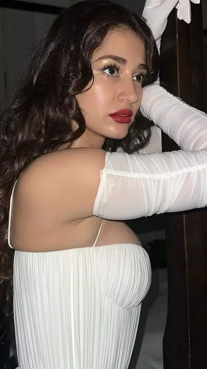 दिशा पटानी का दिखा ग्लैमर लुक