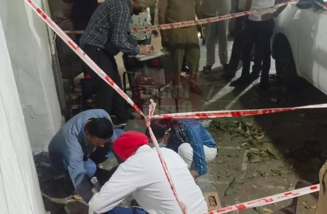 Jalandhar : भाजपा नेता के घर पर ग्रेनेड हमला, हंगामा Jalandhar : भाजपा नेता के घर पर ग्रेनेड हमला, हंगामा