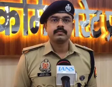 प्रयागराज में पुलिस की दो स्थानों पर छापेमारी, आठ जुआरी गिरफ्तार प्रयागराज में पुलिस की दो स्थानों पर छापेमारी, आठ जुआरी गिरफ्तार