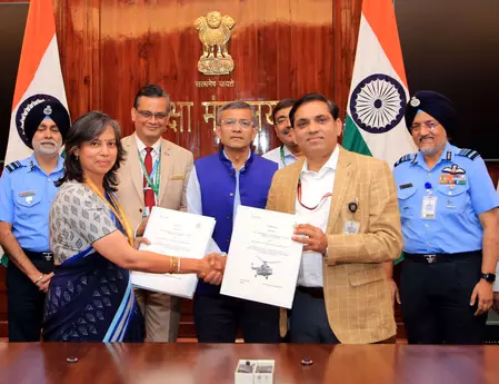 आत्मनिर्भर भारत : एमआई-17 वी5 हेलीकॉप्टरों के आधुनिकीकरण के लिए 2,385 करोड़ रुपए का करार आत्मनिर्भर भारत : एमआई-17 वी5 हेलीकॉप्टरों के आधुनिकीकरण के लिए 2,385 करोड़ रुपए का करार