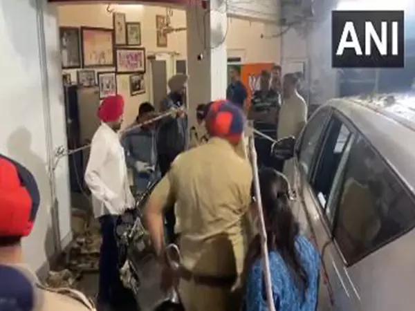 जालंधर में BJP नेता मनोरंजन कालिया के घर के बाहर विस्फोट, पुलिस ने जांच शुरू की जालंधर में BJP नेता मनोरंजन कालिया के घर के बाहर विस्फोट, पुलिस ने जांच शुरू की