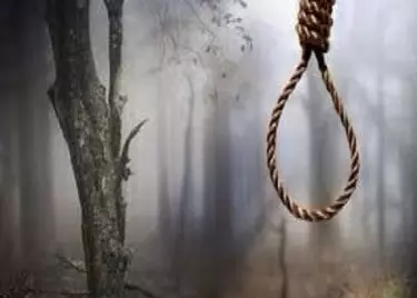 Ballia: सच्चिदापुर बगीचे में पेड़ से लटका मिला युवक का शव Ballia: सच्चिदापुर बगीचे में पेड़ से लटका मिला युवक का शव