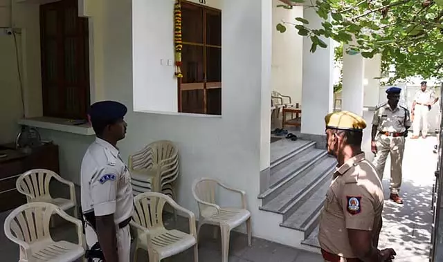 प्रवर्तन निदेशालय ने मंत्री के.एन. नेहरू के घर और दफ्तरों समेत 15 जगहों पर छापे मारे प्रवर्तन निदेशालय ने मंत्री के.एन. नेहरू के घर और दफ्तरों समेत 15 जगहों पर छापे मारे