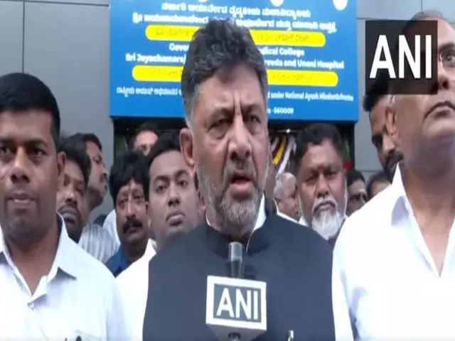 शिवकुमार ने अधिकारियों को बेंगलुरु की झीलों में सीवेज के पानी के प्रवाह को रोकने का निर्देश दिया शिवकुमार ने अधिकारियों को बेंगलुरु की झीलों में सीवेज के पानी के प्रवाह को रोकने का निर्देश दिया