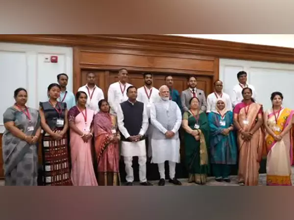 PM Modi ने मुद्रा योजना के लाभार्थियों से बातचीत की PM Modi ने मुद्रा योजना के लाभार्थियों से बातचीत की