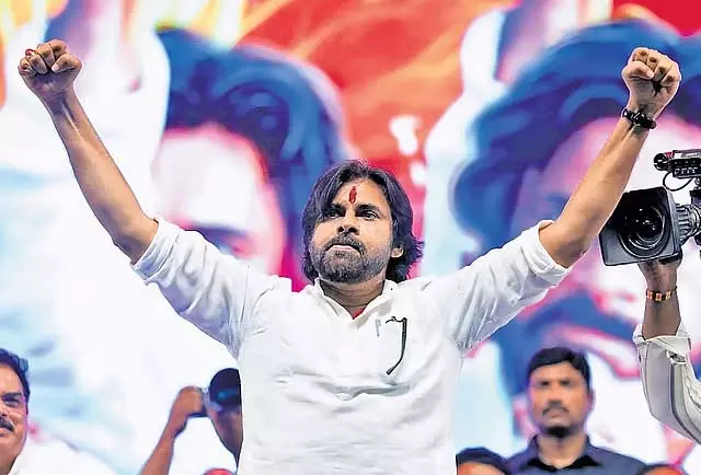 पवन कल्याण के काफिले से परेशानी: परीक्षा केंद्र पर देरी से पहुंचने पर 25 छात्रों पर प्रतिबंध पवन कल्याण के काफिले से परेशानी: परीक्षा केंद्र पर देरी से पहुंचने पर 25 छात्रों पर प्रतिबंध