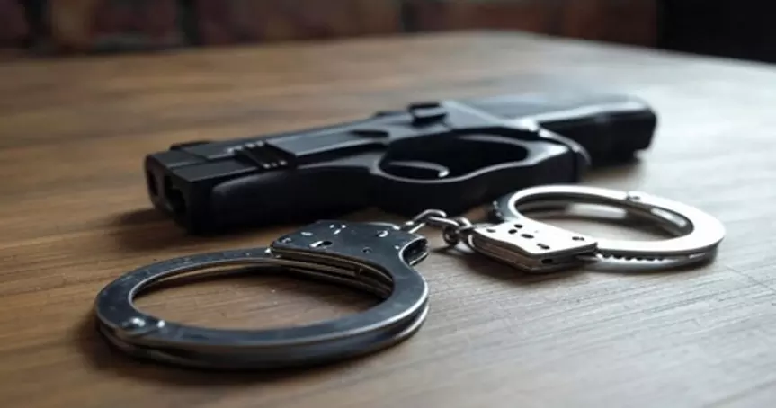 पुलिस मुठभेड़ के बाद दो शातिर बदमाश गिरफ्तार, एक के खिलाफ 15 से अधिक मुकदमे दर्ज पुलिस मुठभेड़ के बाद दो शातिर बदमाश गिरफ्तार, एक के खिलाफ 15 से अधिक मुकदमे दर्ज