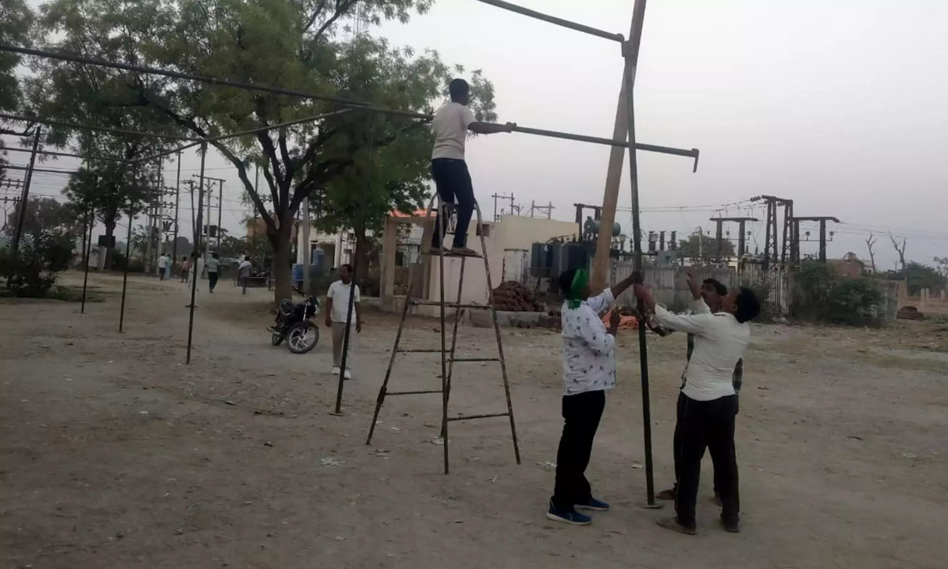 Nawabganj: भाकियू स्वराज गुट आज से बिजली घर पर देगा धरना, प्रशासन सतर्क Nawabganj: भाकियू स्वराज गुट आज से बिजली घर पर देगा धरना, प्रशासन सतर्क