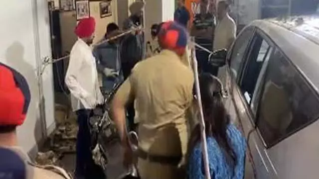 Punjab: भाजपा नेता मनोरंजन कालिया के घर के पास सुबह-सुबह जोरदार धमाका Punjab: भाजपा नेता मनोरंजन कालिया के घर के पास सुबह-सुबह जोरदार धमाका