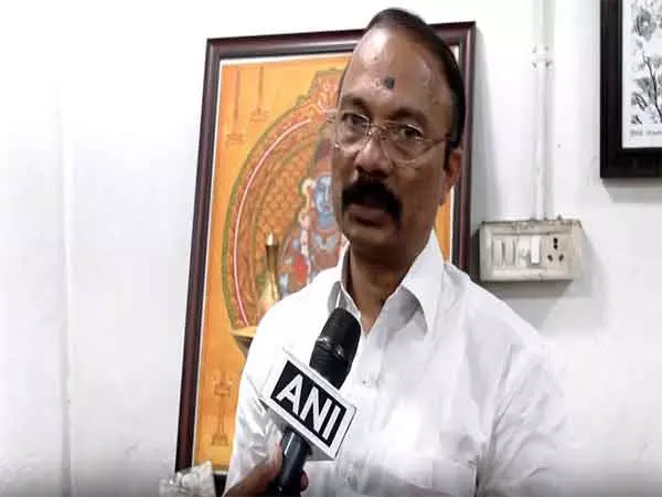 TDB ने आरएसएस का प्रार्थना गीत बजाने के लिए कोल्लम मंदिर समिति को भंग कर दिया TDB ने आरएसएस का प्रार्थना गीत बजाने के लिए कोल्लम मंदिर समिति को भंग कर दिया