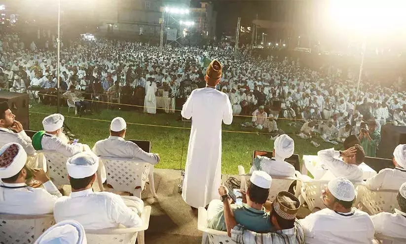 Kerala: जामिया नूरिया से असगरअली फैजी को हटाए जाने के खिलाफ विरोध रैली Kerala: जामिया नूरिया से असगरअली फैजी को हटाए जाने के खिलाफ विरोध रैली