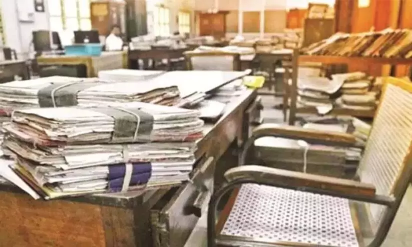 Kerala: कर्मचारियों के अध्ययन अवकाश आवेदनों के निपटान में तेजी लाने के निर्देश Kerala: कर्मचारियों के अध्ययन अवकाश आवेदनों के निपटान में तेजी लाने के निर्देश