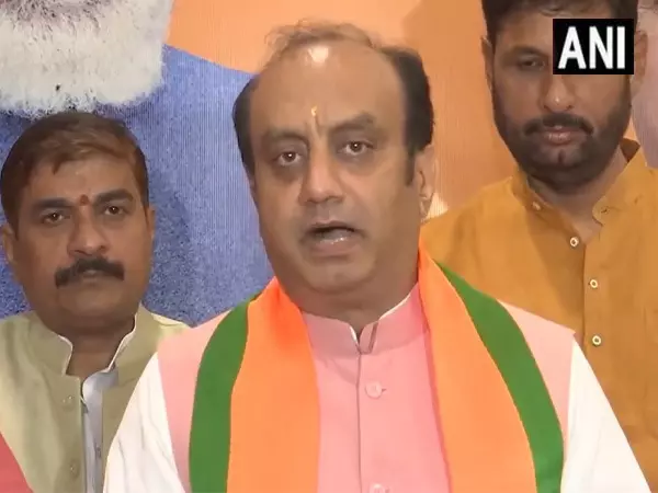 क्रांतिकारी योजना: मुद्रा योजना के 10 साल पूरे होने पर BJP नेता सुधांशु त्रिवेदी क्रांतिकारी योजना: मुद्रा योजना के 10 साल पूरे होने पर BJP नेता सुधांशु त्रिवेदी