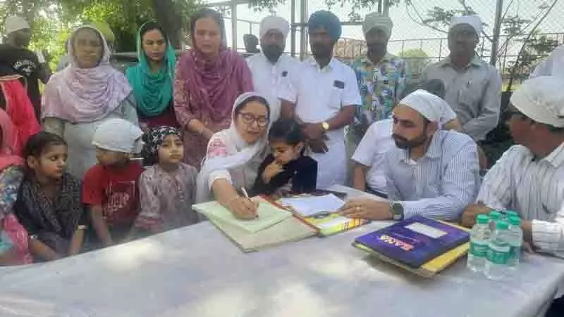 Punjab: प्राथमिक विद्यालयों के पुनः खुलने से दो गांवों में खुशी की लहर Punjab: प्राथमिक विद्यालयों के पुनः खुलने से दो गांवों में खुशी की लहर