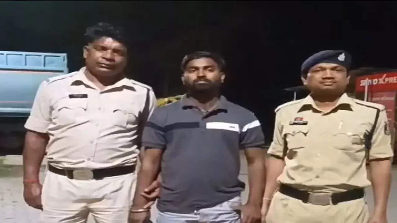 फर्जी फाइनेंस कंपनी का पर्दाफाश, फरार डायरेक्टर की हुई गिरफ्तारी फर्जी फाइनेंस कंपनी का पर्दाफाश, फरार डायरेक्टर की हुई गिरफ्तारी
