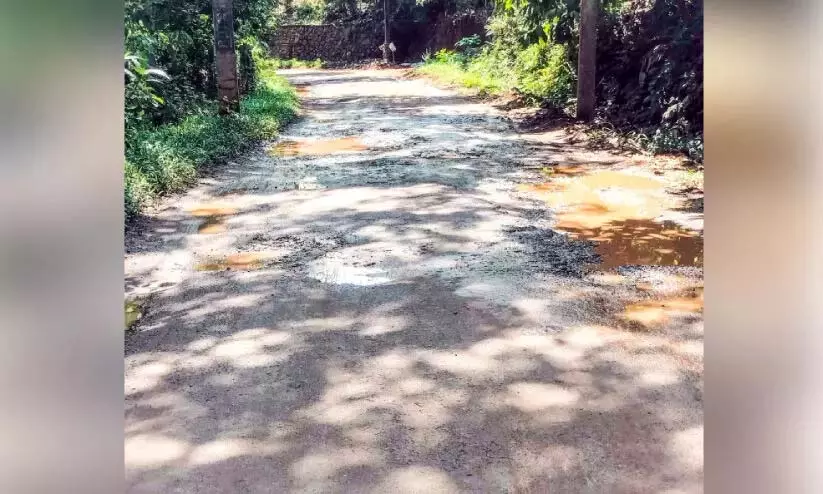 बिना पीछे देखे अधिकारियों को; ग्रामीण सड़कें आपदा क्षेत्र बन गईं बिना पीछे देखे अधिकारियों को; ग्रामीण सड़कें आपदा क्षेत्र बन गईं