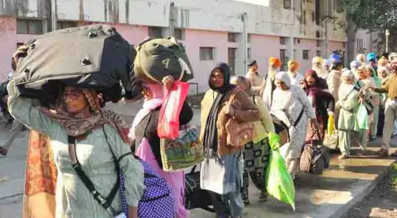 पाकिस्तान में Khalsa Sajna दिवस समारोह के लिए 1,942 सिख तीर्थयात्रियों को वीजा दिया पाकिस्तान में Khalsa Sajna दिवस समारोह के लिए 1,942 सिख तीर्थयात्रियों को वीजा दिया