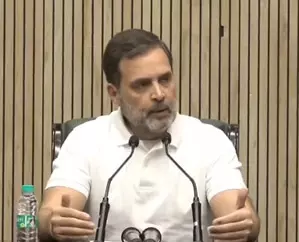 बंगाल शिक्षक भर्ती घोटाला: राहुल गांधी की राष्ट्रपति मुर्मू से हस्तक्षेप की अपील बंगाल शिक्षक भर्ती घोटाला: राहुल गांधी की राष्ट्रपति मुर्मू से हस्तक्षेप की अपील